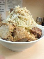 「ラーメン全部マシ+生玉子」@自家製ラーメン 大者の写真