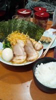 「631ラーメン大盛＋白髪ネギ＋無料白飯」@横浜家系ラーメン 新宿小滝橋 魂心家の写真
