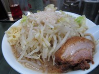 「ぎ朗（ヤサイニンニクアブラ）+生卵」@らーめん ぎょうてん屋 海老名店の写真