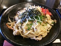 「焼きラーメン700円（醤油）＋カフェオレ大福100円」@小麦屋 満月の写真