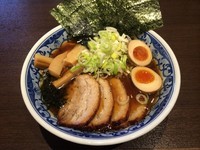 「醤油ラーメン（全部のせ）」@麺屋 もり田の写真
