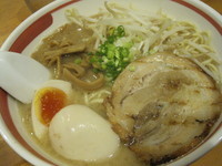 「豚骨しょうゆらーめん　650円＋味玉（クーポン利用）」@とんこつラーメン 光★MENJIの写真