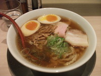 「味玉らーめん（醤油味）」@麺や 七彩 東京駅の写真