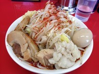 「豚玉ラーメン（中）＋辛味（上）」@ドン-キタモトの写真