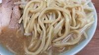 「ラーメン豚入り(麺硬め、全マシ)」@ラーメン二郎 池袋東口店の写真