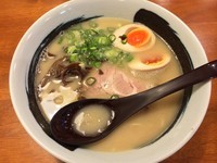 「塩とんこつ＋煮玉子（￥650＋￥100）」@麺屋 共鳴りの写真