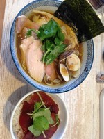 「特製蛤そば＋鮪丼」@中華そば 四つ葉の写真