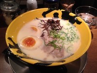 「味玉博多らーめん」@らーめん博多維新 大井町店の写真