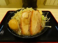 「豚醤油らーめん 700円　野菜マシ/ニンニク/クーポン煮卵」@麺バカ息子の写真