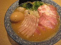 「特製濃厚魚介らーめん（９００円）＋チャーシュー増し」@麺屋 一燈の写真