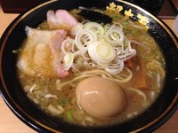 「味玉ラーメン (850円)」@天然豚骨醤油 らーめん玉 超大吉 上野店の写真