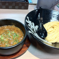 「げんこつカレー 虜 780円 (麺半分)」@越後つけ麺維新 大井町店の写真