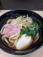 「紅白うどん450円」@大江戸そば 西日暮里店の写真