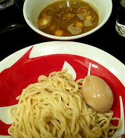 「煮干しつけ麺＋味玉（800円）」@ラーメン凪 炎のつけめん 西新宿店の写真