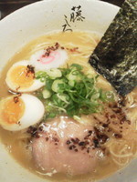「芳醇鶏白湯ラーメン￥７５０＋味玉（クーポン）」@麺屋 藤しろ 飯田橋店の写真