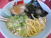 「醤油ラーメン（590円）」@ラーメン山岡家 牛久店の写真