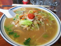 「しいたけ味噌ラーメン 680円、特製辛子 50円」@まるた食堂の写真