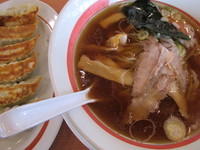 「極旨醤油らーめん+新ギョーザ　「409円+210円」」@幸楽苑 越谷神明店の写真