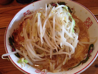 「麺少なめラーメン アブラ少なめ ニンニク」@ラーメン神豚 関東学院前店の写真