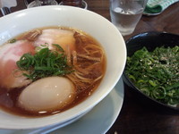 「醤油拉麺(700)半熟煮玉子(100)九条ネギご飯(300)」@創作麺工房 鳴龍の写真