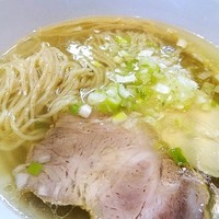 「塩らぁめん　700円」@らぁ麺 すぎ本の写真