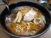 「黒ラーメン500円」@江戸一の写真