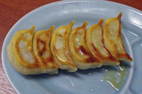 「餃子6個300円」@横浜家系ラーメン 松田家 上福岡店の写真