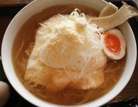 「【冬季限定】濃厚チーズの琥珀そば （140103）」@自家製麺 琥珀の写真