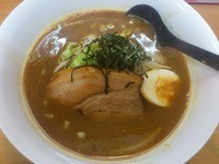 「炙りチャーシューカレーラーメン ￥880」@魔女のカレーの写真