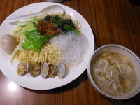 「海鮮つけ麺（温かい麺）（中盛３００ｇ）＋煮玉子」@中華そば 伝堂の写真