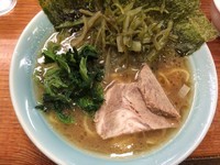 「ラーメン＋のり＋クキワカメ」@横浜家系ラーメン やややの写真