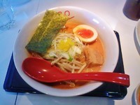 「辛3SOらーめん M(850円)+餃子(300円)」@RA-MEN 3SOの写真