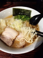 「ワンタン麺800円」@自家製麺ほうきぼし 神田店の写真