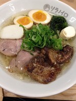 「特製塩煮干しそば（中盛）※ランチタイム中盛無料」@ソラノイロ salt & mushroomの写真