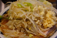 「らーめん （ニンニク、野菜はマシマシ）＋チャーシュー」@らーめん大 蕨店の写真