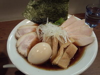 「全部入り醤油らーめん」@Trigo(トリーゴ)の写真