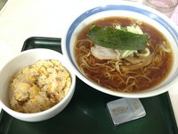 「醤油らーめん + 半チャーハン」@らーめん直久 川崎店の写真