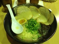 「味玉とんこつ」@博多 志どう 浜松べんがら横丁店の写真