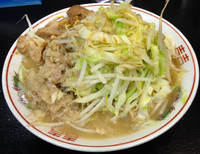 「並盛（220g）650円 にんにく抜き全マシ（無料！）」@自家製太麺 ドカ盛 マッチョ 難波千日前店の写真