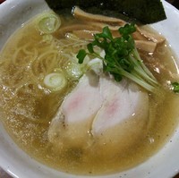 「【フォロアー限定】鶏ニボ清湯塩  ５００円（通常７３０円）」@らーめん・つけめん 八角の写真