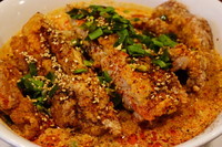 「でか肉担々麺＋半ライス無料」@永吉の写真