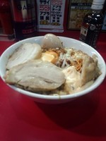 「まぜそば全部マシ」@ジャンクガレッジ 東大宮店の写真