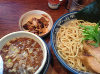 「つけ麺＋乱切りチャーシュー」@中華そば 旋の写真