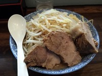 「ラーメン中盛り豚増し」@ラーメンJAPAN 川口本店の写真