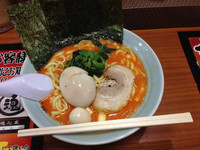 「うま辛ラーメン(硬め・普通・少なめ)+くずれ味玉+餃子10個」@目黒 魂心家の写真