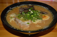 「豚骨ラーメン（バリカタ）替え玉（ハリガネ）　700＋100円」@豚骨ラーメン 新井商店の写真
