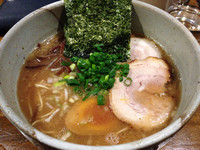 「豚骨醤油ラーメン細麺バリカタ→替玉極細ハリガネ」@豚骨らーめん いちご家の写真