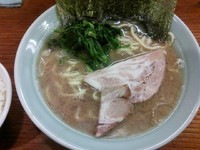 「ラーメン（並盛）＋小ライス　700＋100円」@横浜家系ラーメン やややの写真