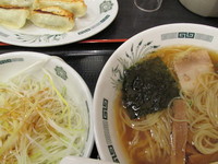 「ネギ中華そば+餃子　「400円+190円」」@日高屋 春日部東店の写真