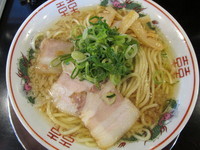 「背油煮干しラーメン　「680円」」@肉煮干し中華そば さいころの写真